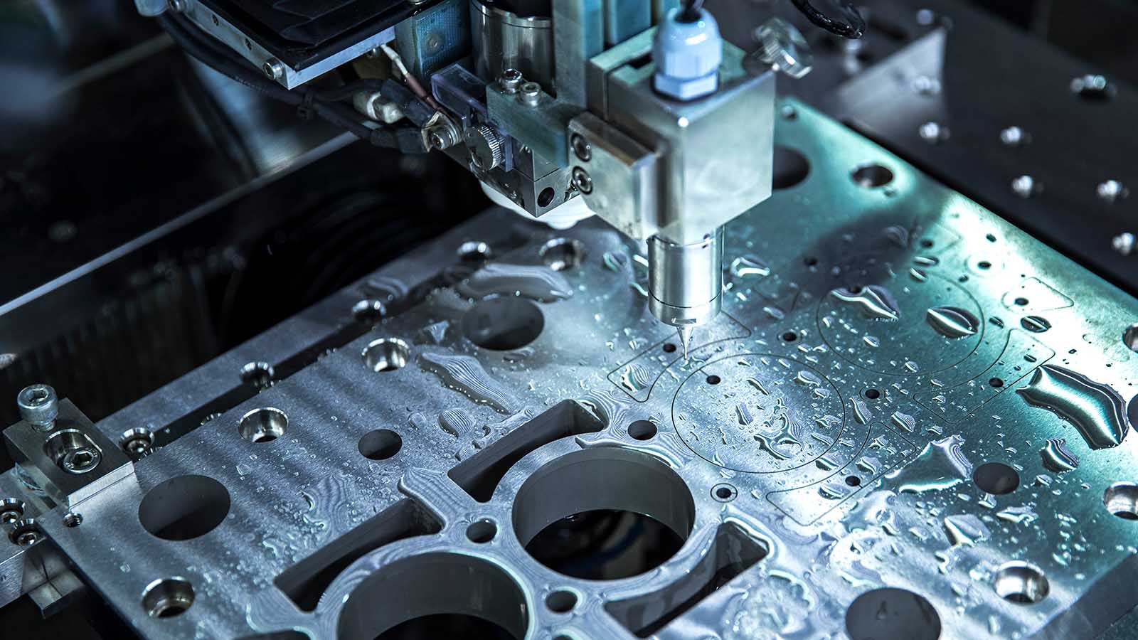what is the most common type of workholding device for a milling machine